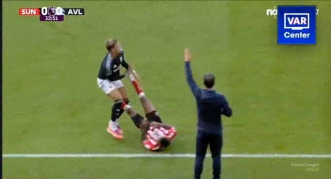 Kopnął Casha i wyleciał z boiska. Absurdalne zachowanie w Premier League