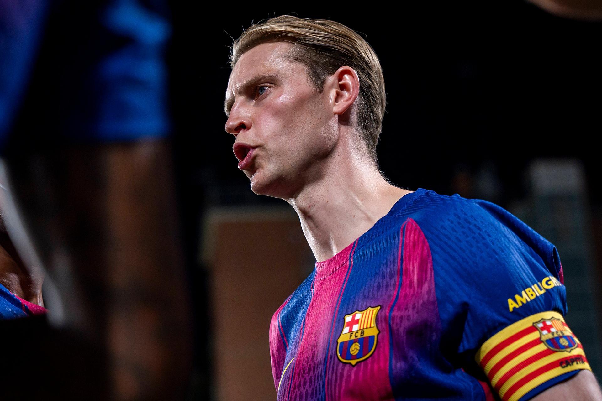De Jong dostał ofertę od giganta. Barcelona może zostać na lodzie