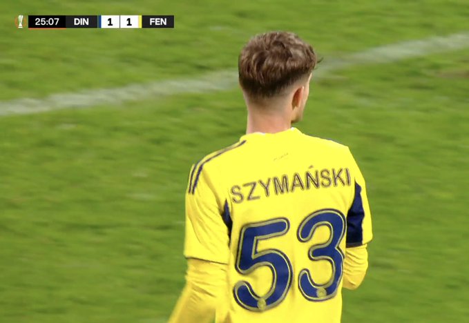 Piękny gol Szymańskiego! Przymierzył w Lidze Europy [WIDEO]
