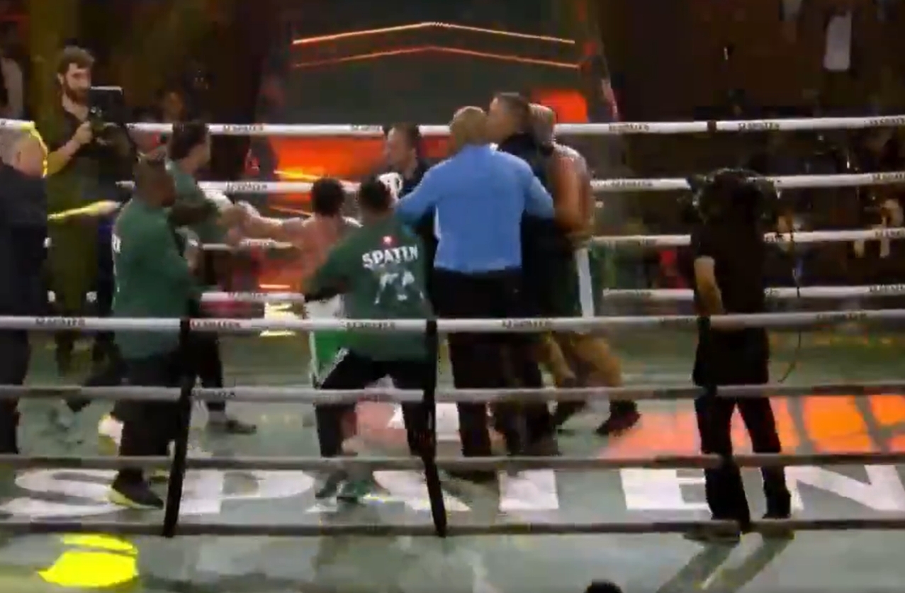 Skandal w walce ikony MMA. Padł nieprzytomny w ringu [WIDEO]