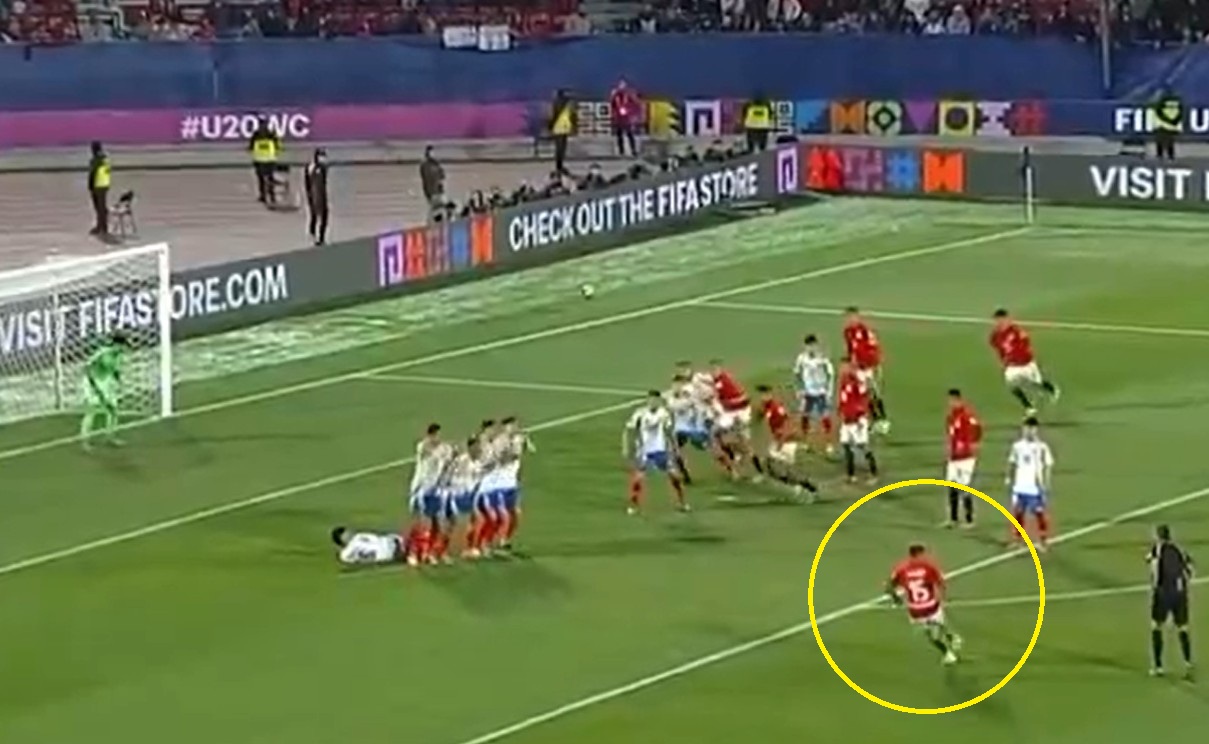 Sceny na MŚ. Dziecinna kłótnia, interwencja trenera i cudny gol w końcówce [WIDEO]