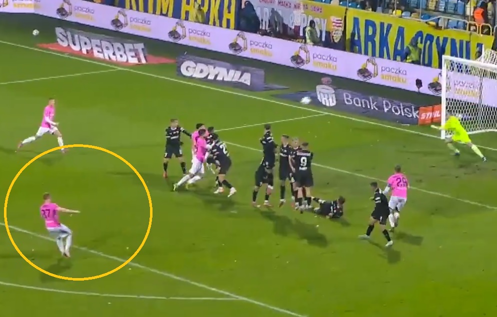 Cudowny gol z wolnego! Wielkie przełamanie beniaminka PKO BP Ekstraklasy [WIDEO]