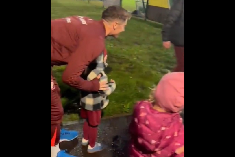 Odmówiła zdjęcia z Lewandowskim. Sceny na zgrupowaniu kadry [WIDEO]