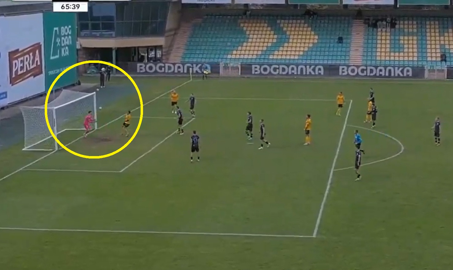 Piłkarskie jaja w Polsce. Tego gola musi zobaczyć cały świat [WIDEO]