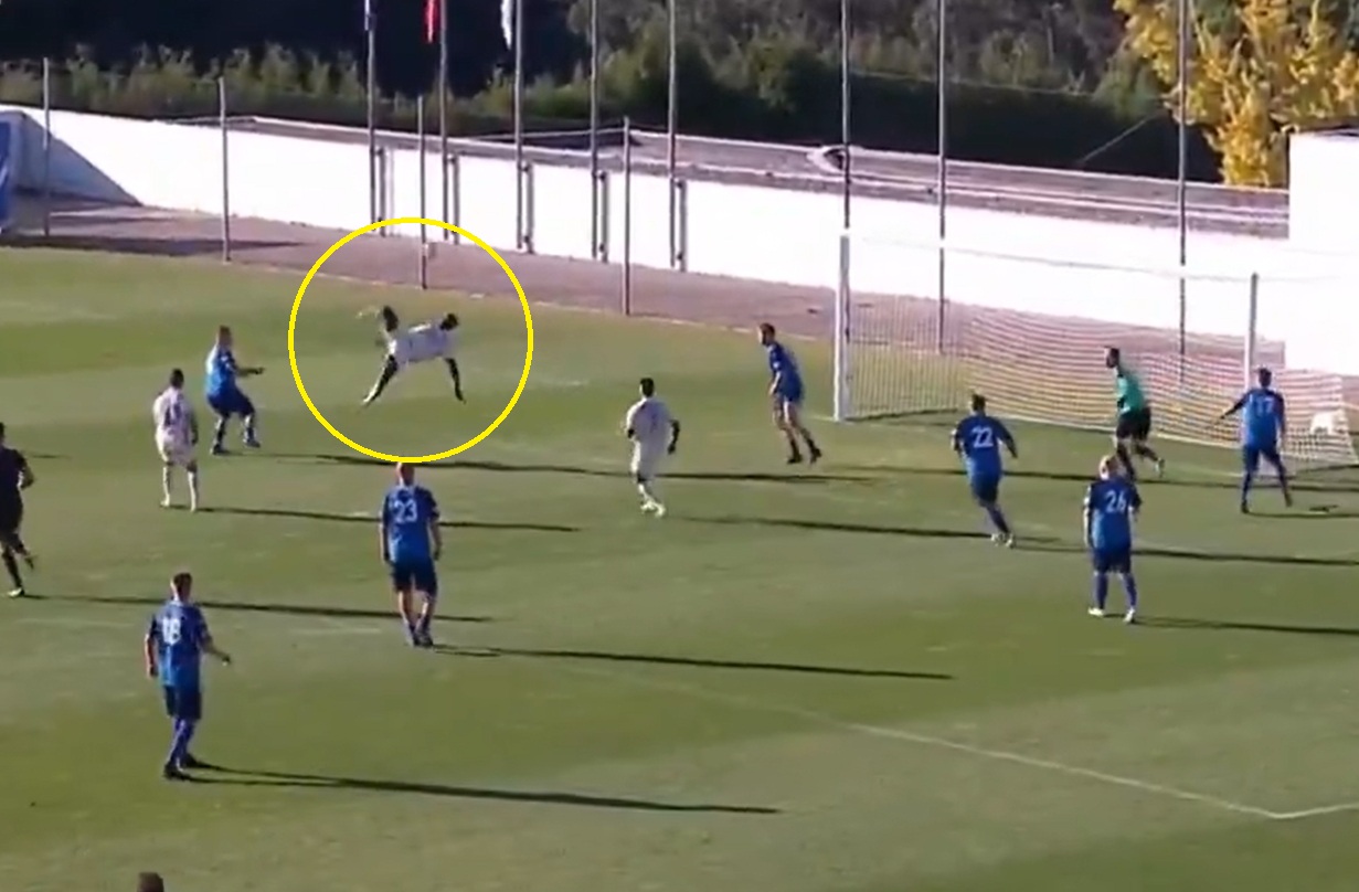 Co za gol w meczu legend. Kibice doskonale go kojarzą [WIDEO]
