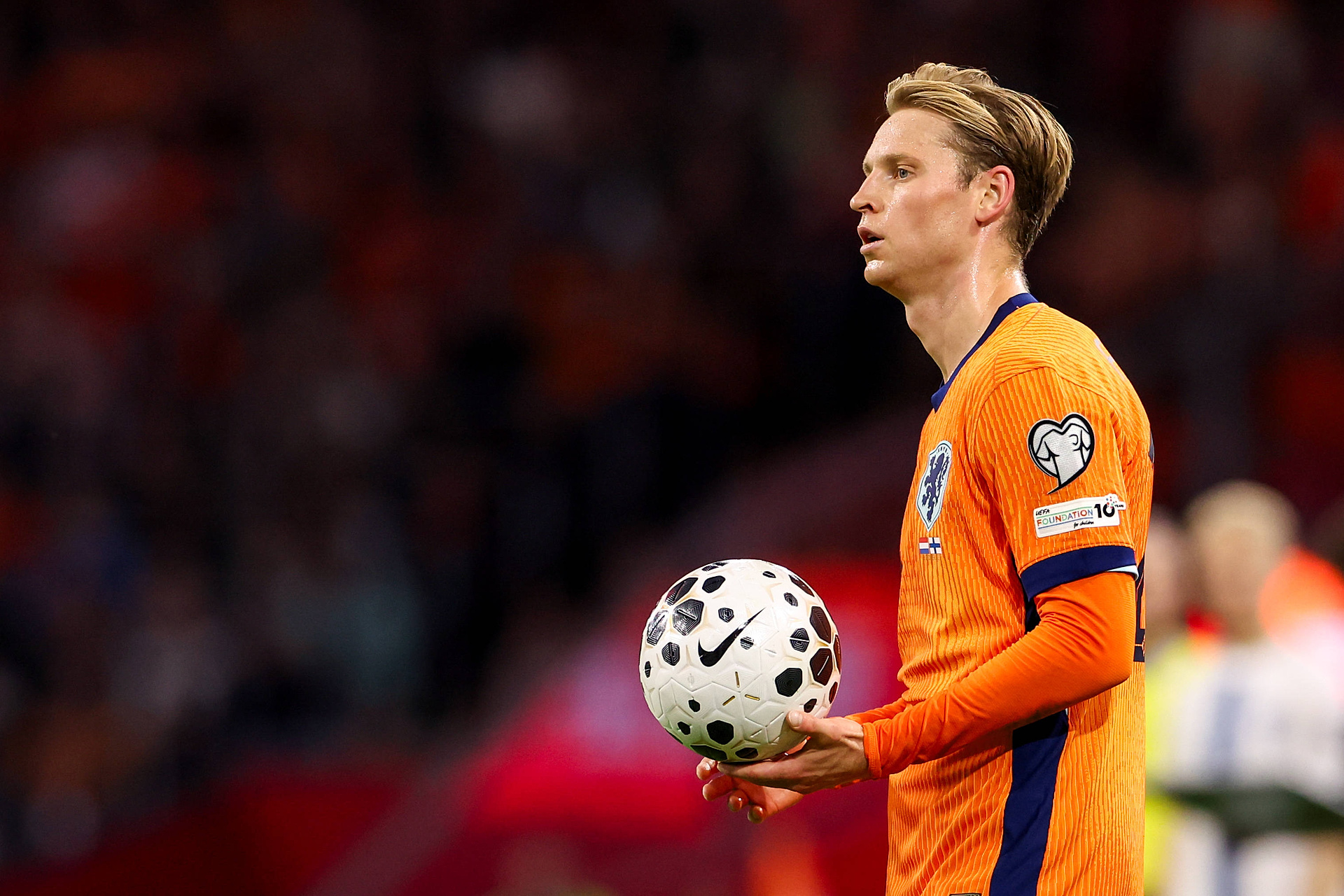 De Jong pod ostrzałem. Oberwało mu się od holenderskiej legendy