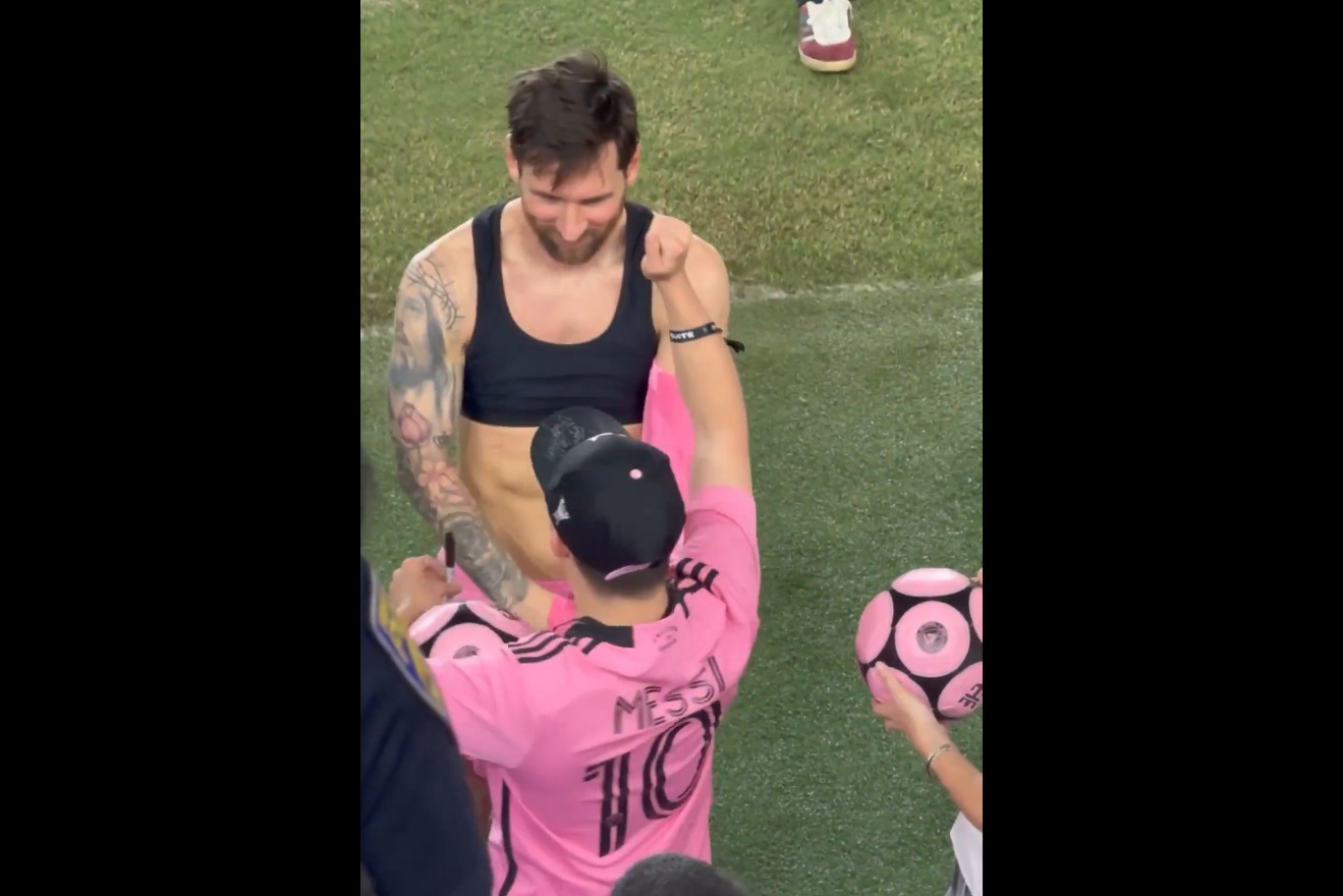 Messi wymienił się koszulkami z fanem. Nie do wiary, co założył [WIDEO]