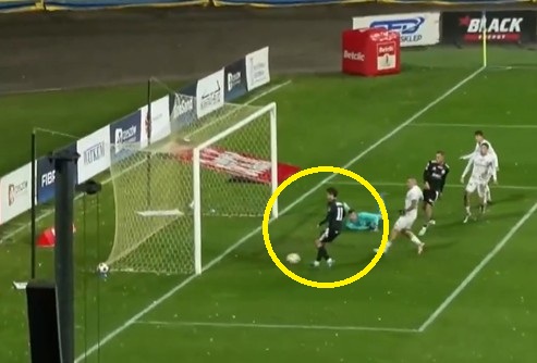 Niewiarygodne pudło w Betclic 1 Lidze. To nie miało prawa się stać [WIDEO]