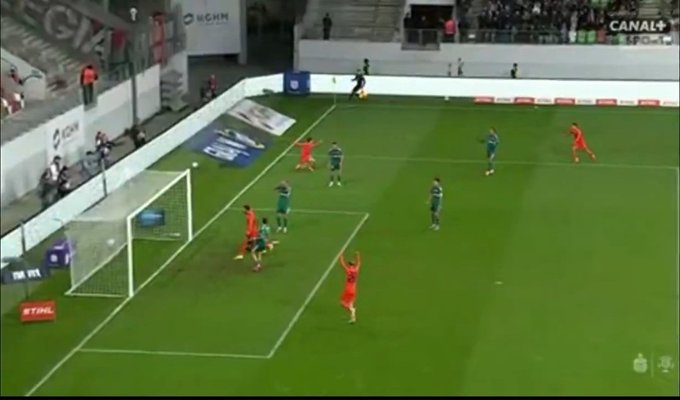 Samobójczy gol i czerwona kartka! Koszmar Piątkowskiego [WIDEO]