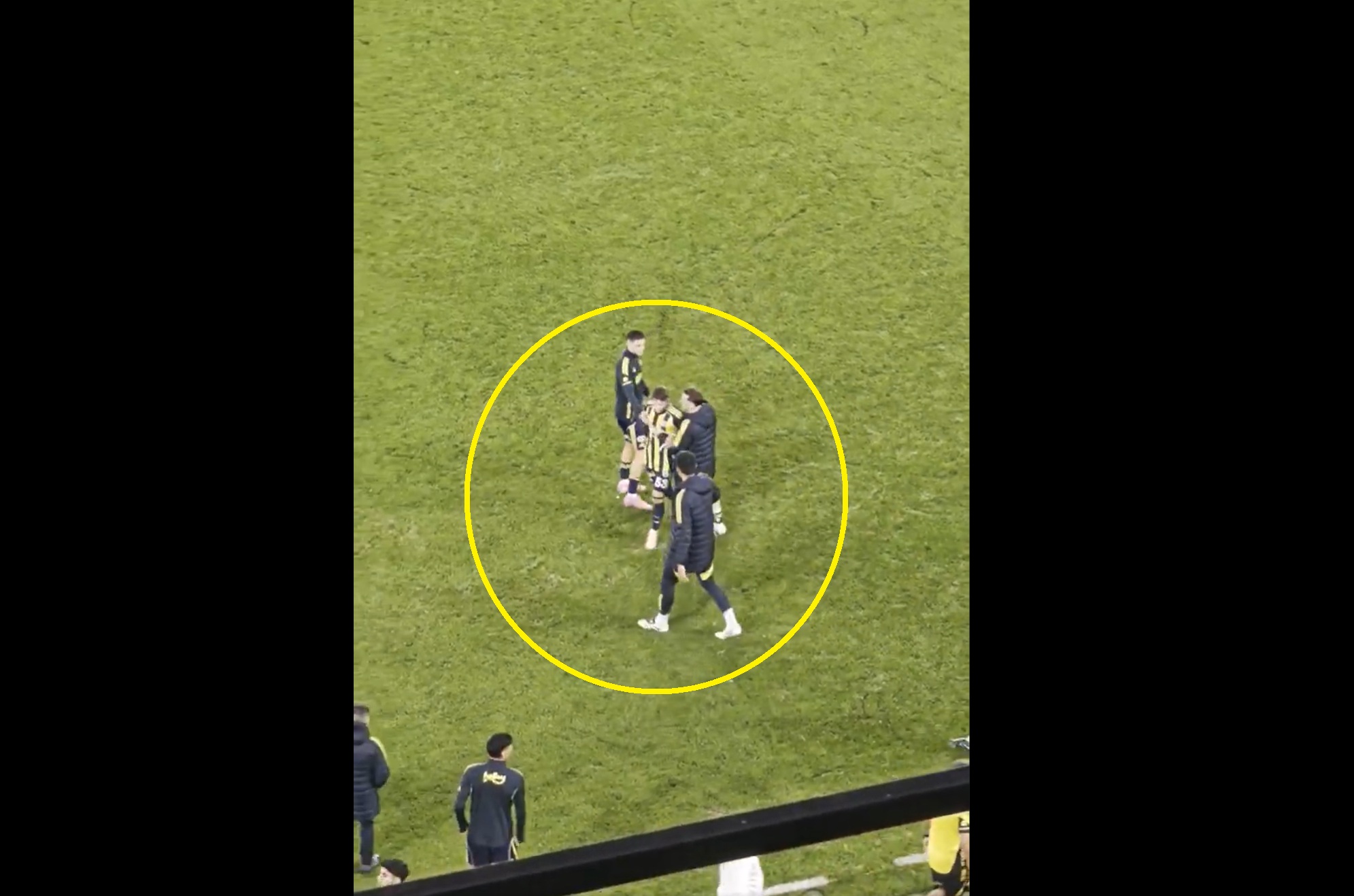 Kibice Fenerbahce pokazali, co myślą o Szymańskim. Szokujące zachowanie