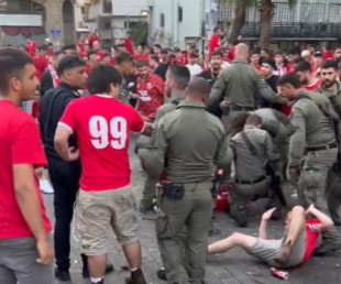 16 osób rannych przed derbami. Ligowy hit odwołany
