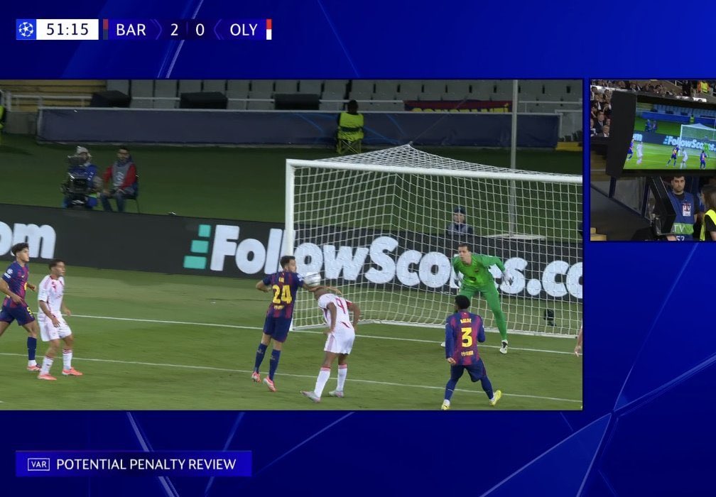 VAR w akcji. Sędzia anulował gola Olympiakosu i... dał mu rzut karny [WIDEO]