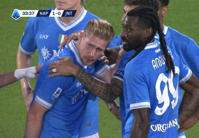 De Bruyne strzelił gola i musiał zejść. Kompletny chaos w hicie Serie A