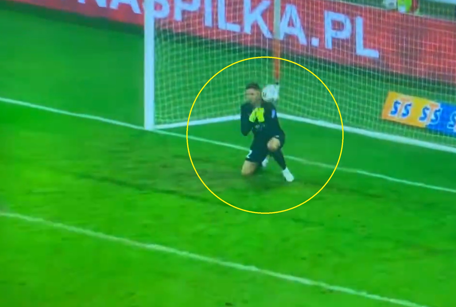 Koszmar Gikiewicza w debiucie w Zagłębiu! Widzew wygrał dzięki jego błędowi [WIDEO]