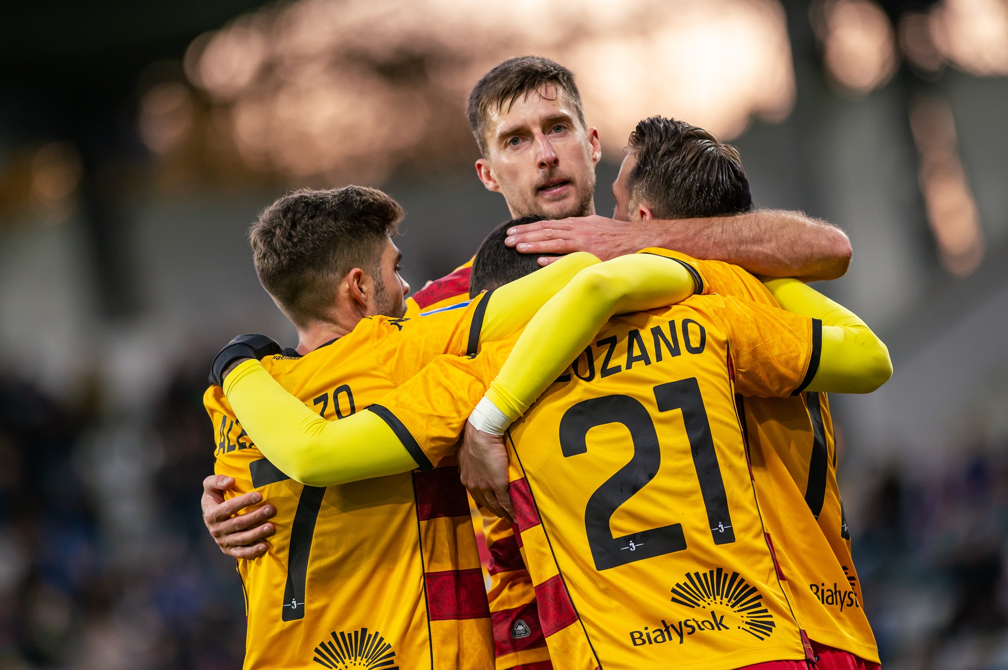 Jagiellonia Białystok - Raków Częstochowa: typy i kursy (2.11.2025)
