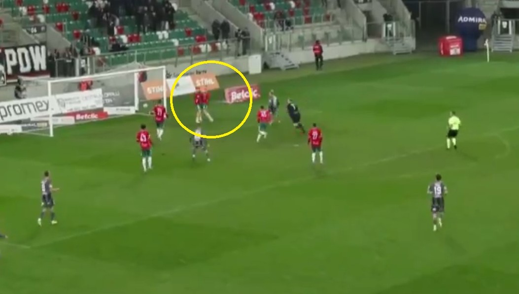 Absurdalny samobój w polskiej lidze! Piłkarskie jaja [WIDEO]