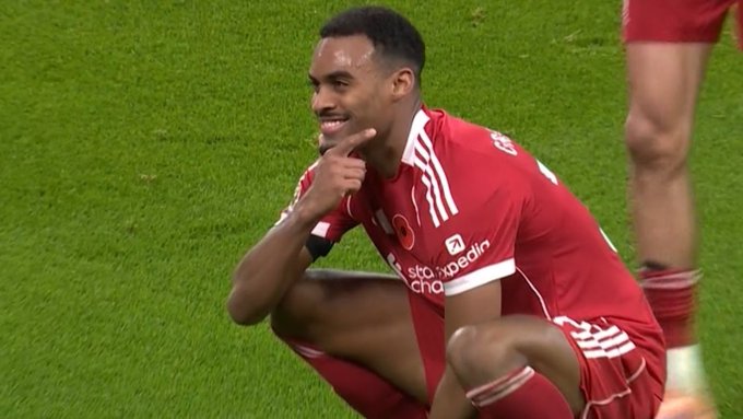 Liverpool wreszcie wygrał w lidze. Ale wtopa mistrza świata [WIDEO]