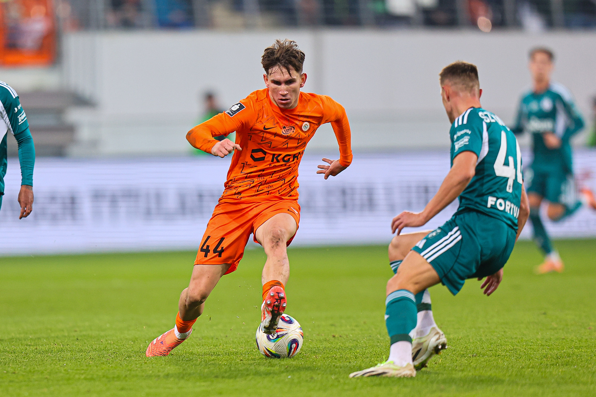 Polski talent rozchwytywany za granicą. Zagłębie chce pobić rekord [NASZ NEWS]