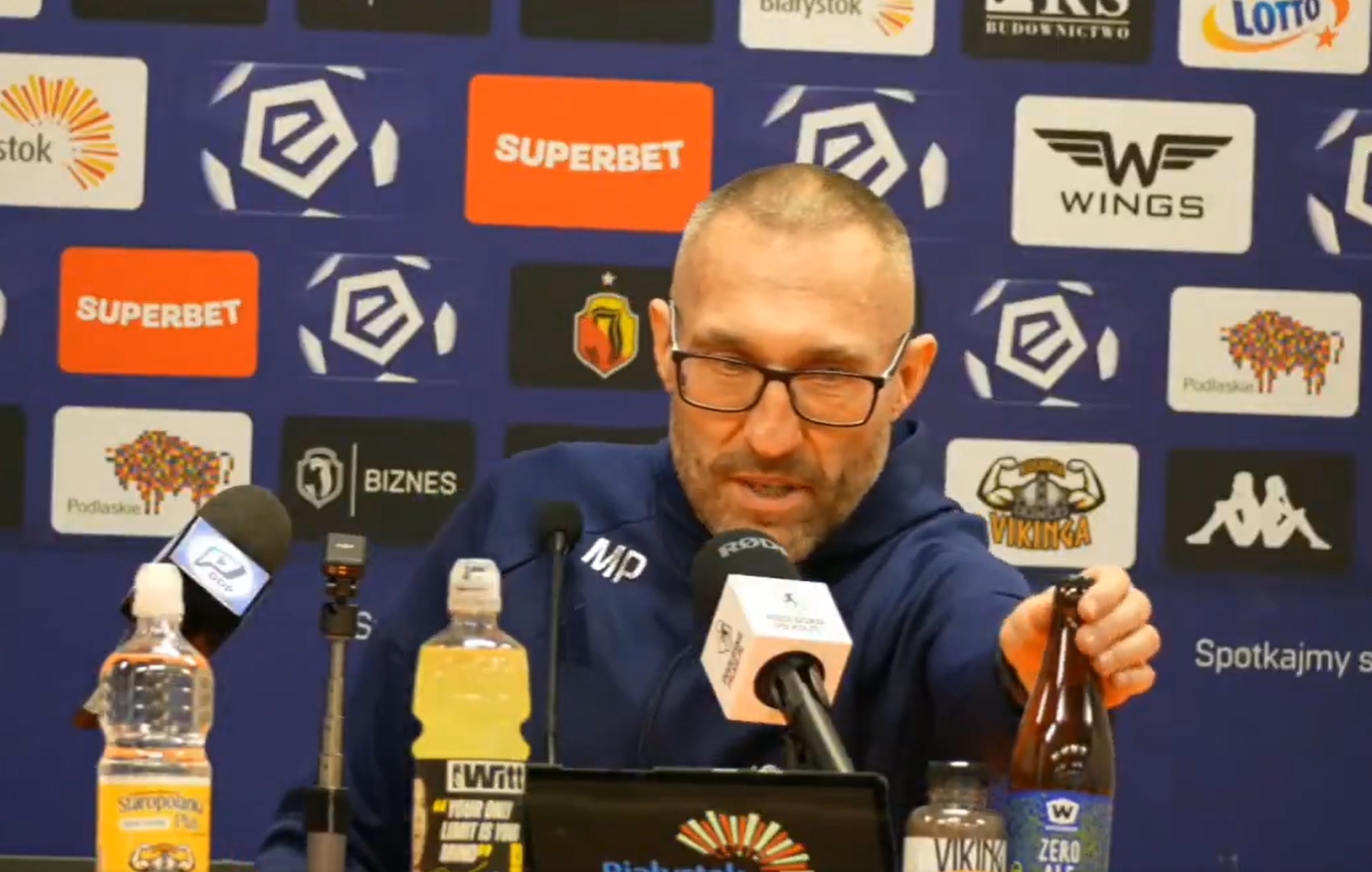 Papszun rozbroił po meczu Rakowa. "Piwko jest, kurde" [WIDEO]