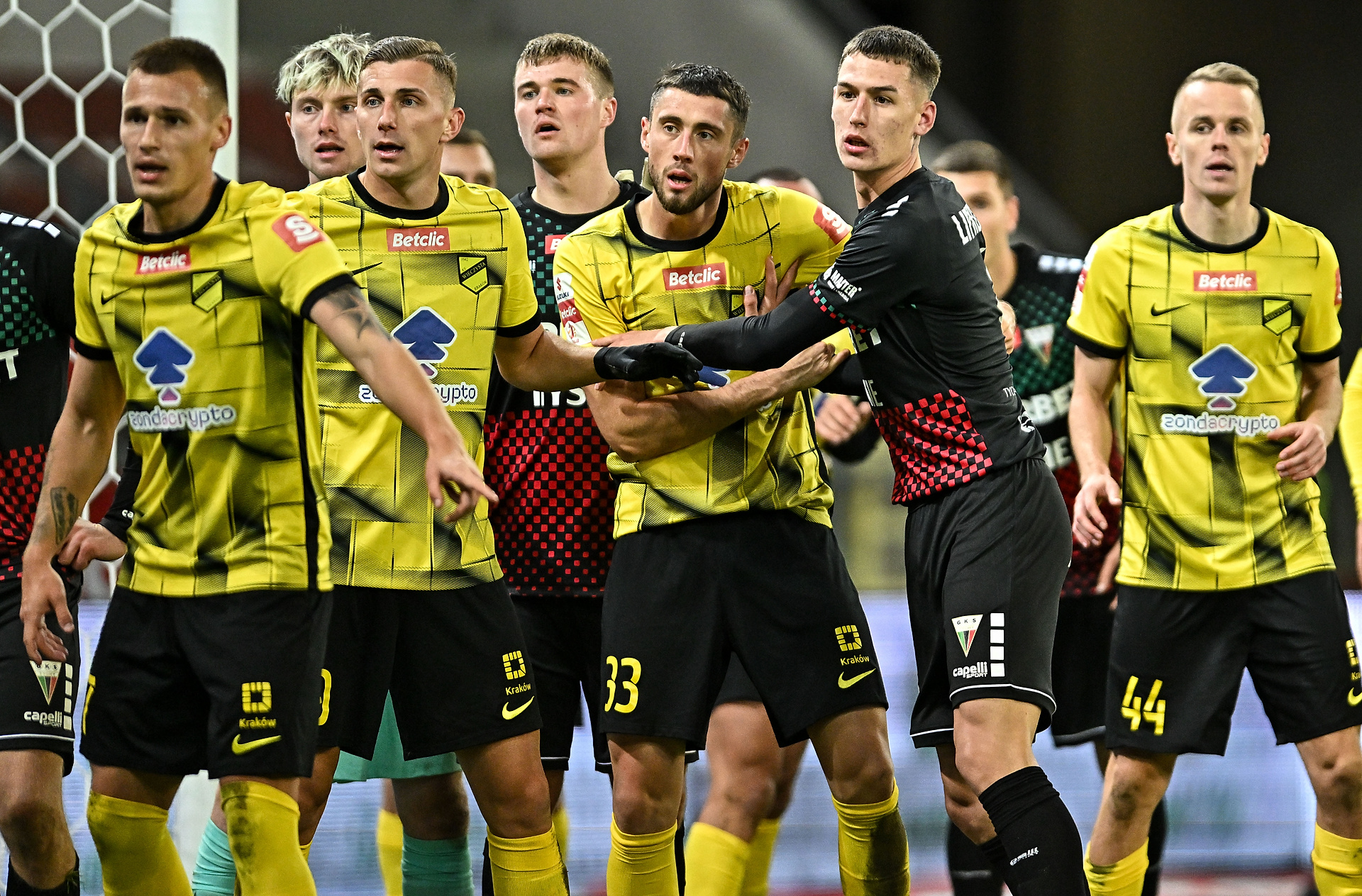 Spektakularna wtopa Wieczystej. Spanie na forsie nie wystarczy. "Cyrk na kółkach"