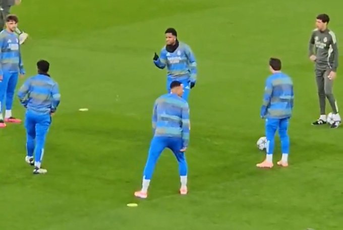 Ostro. Tak kibice Liverpoolu "przywitali" Trenta [WIDEO]