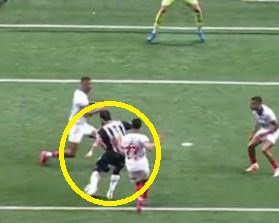 39-letnia brazylijska legenda wciąż to ma. Gol numer 500 w karierze