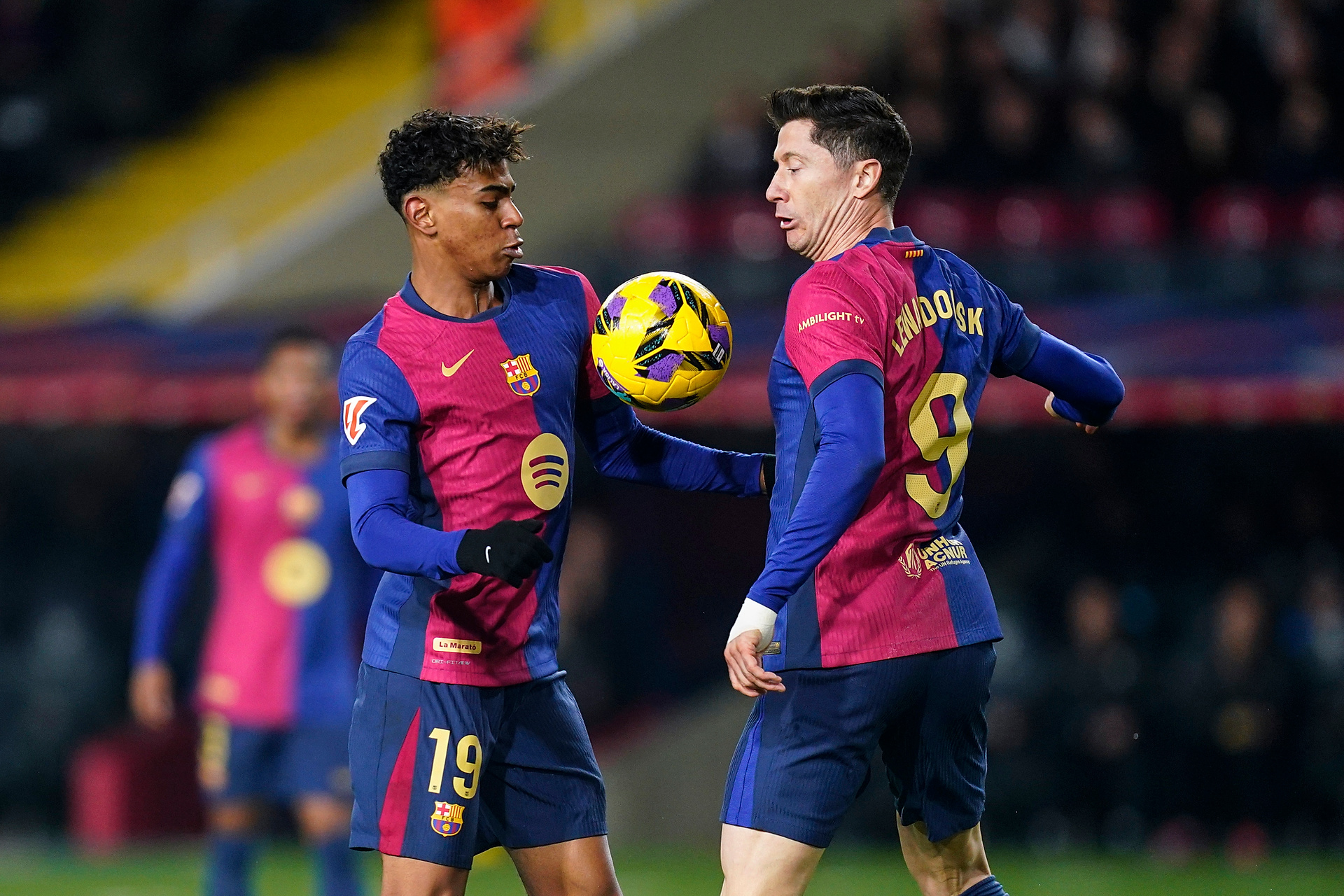 "Iskrzyło między Lewandowskim i Yamalem". Staszewski o relacjach Polaka w Barcelonie