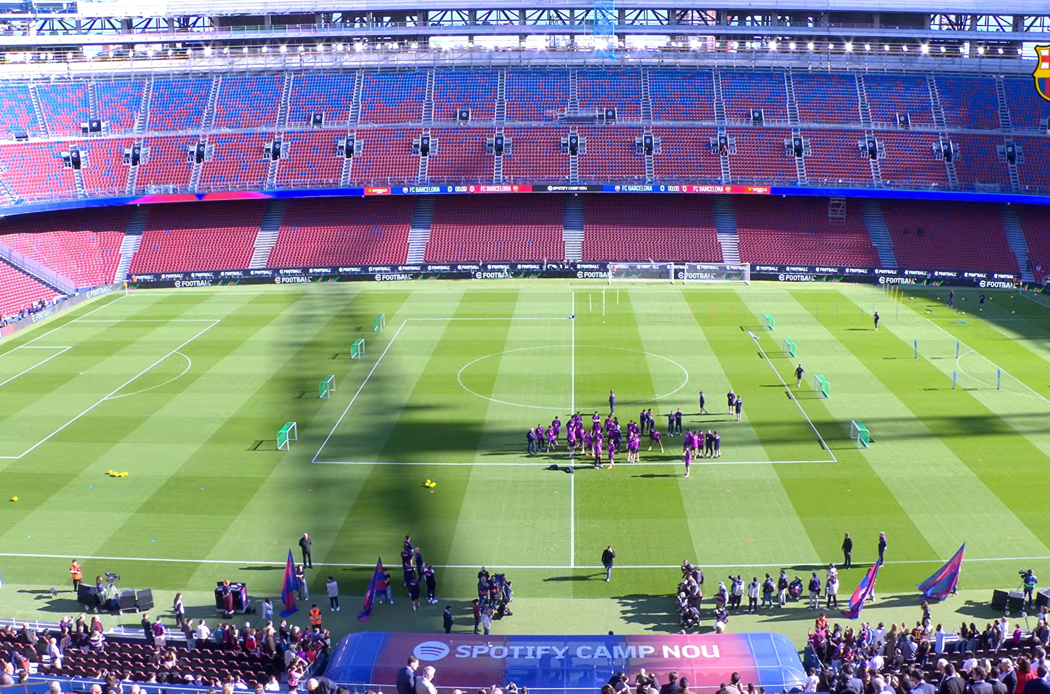 FC Barcelona wróciła na Camp Nou! Piłkarze na boisku, kibice na trybunach [WIDEO]