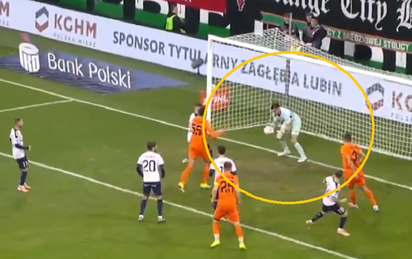 Koszmar młodzieżowego kadrowicza! Piłka go oparzyła! [WIDEO]