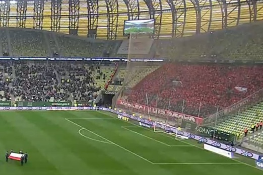 Skandal w PKO BP Ekstraklasie. Kibice zagłuszyli hymn Polski