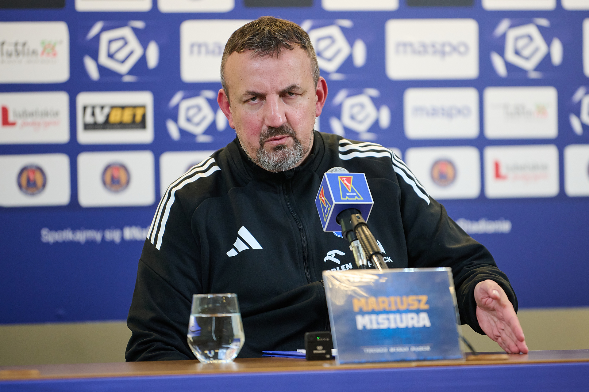 Drama po meczu Ekstraklasy. Trener z pretensjami do rywali. "Wyskakiwali"