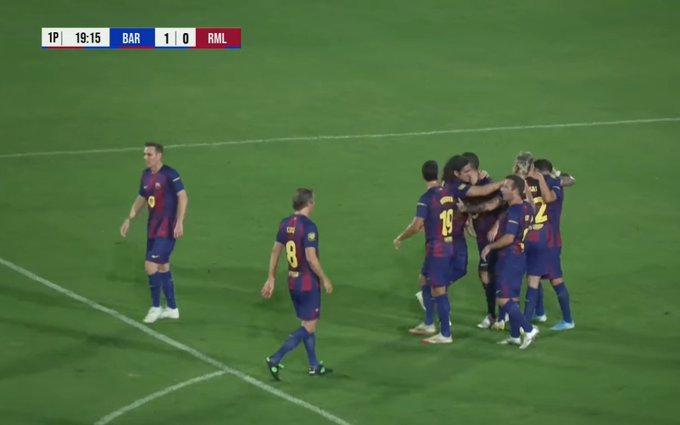 Triumf Barcelony nad Realem. Dublet w meczu legend