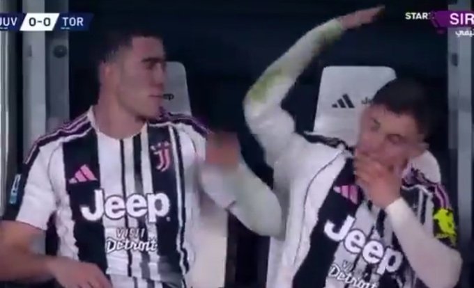 Sceny w Juventusie. Vlahović musiał uspokajać kolegę