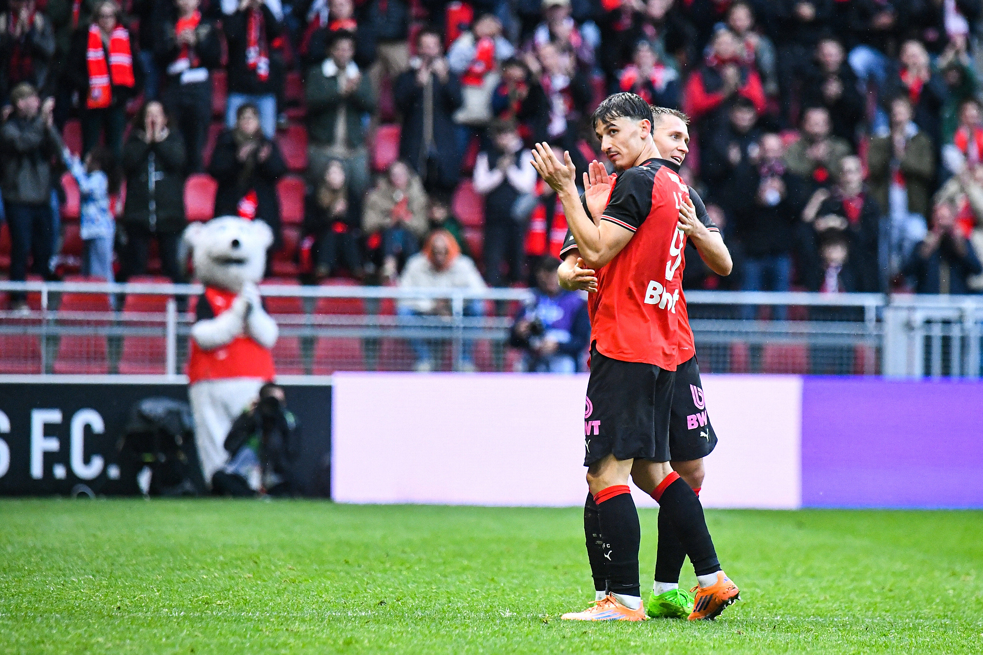 Sensacja! Ma najwięcej goli i asyst w topowej lidze. A niedawno kopał na trzecim szczeblu