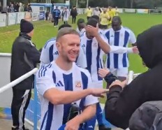 Klub z ósmej ligi, a w składzie... weterani Premier League. Prawie 2000 meczów w elicie