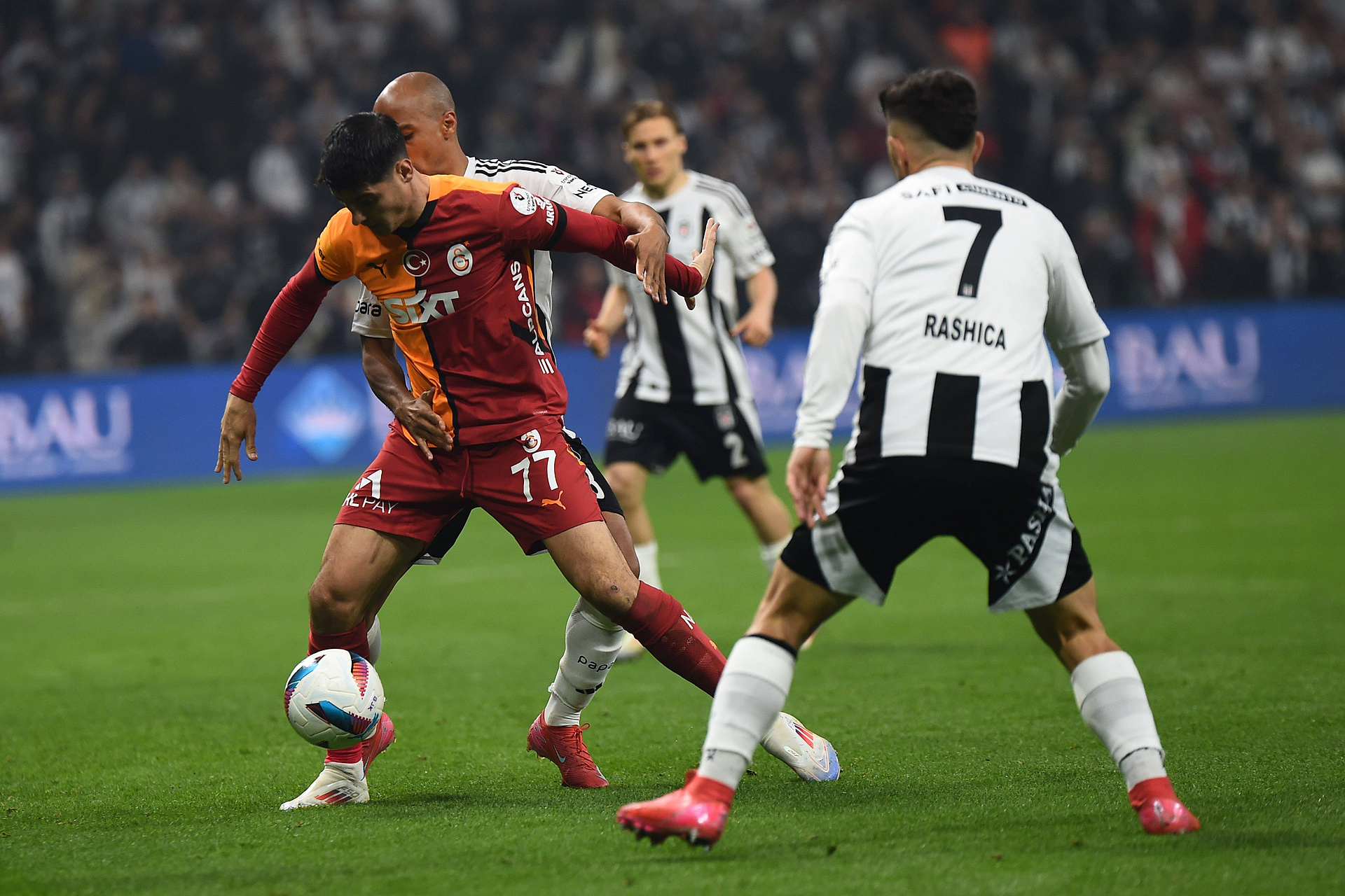 Kolejne szczegóły wielkiej afery w Turcji. Dwie ligi zawieszone, osiem osób aresztowanych