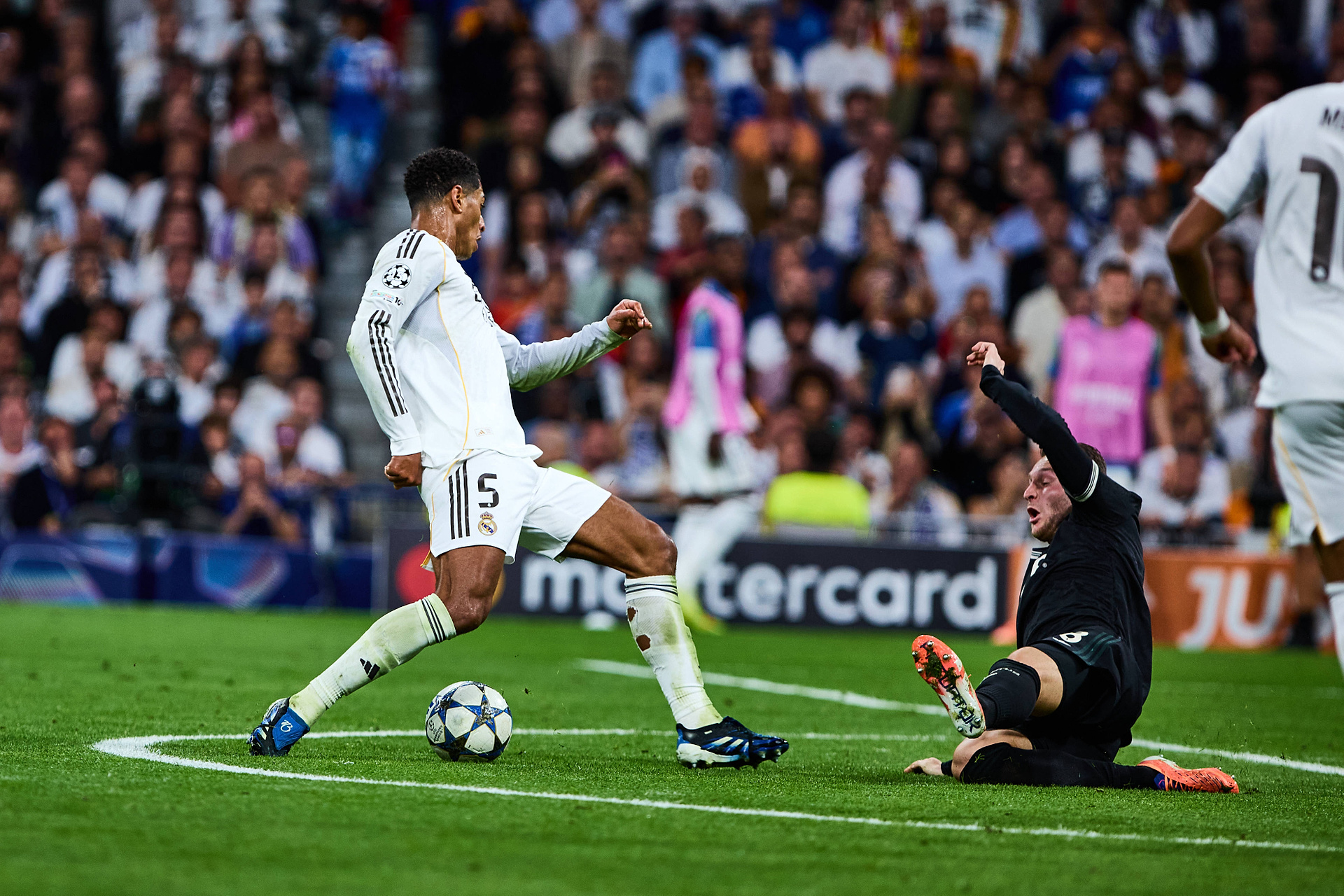 Trener giganta zaszokował. Ofensywny pomocnik na... środku obrony! I raczej tak zostanie