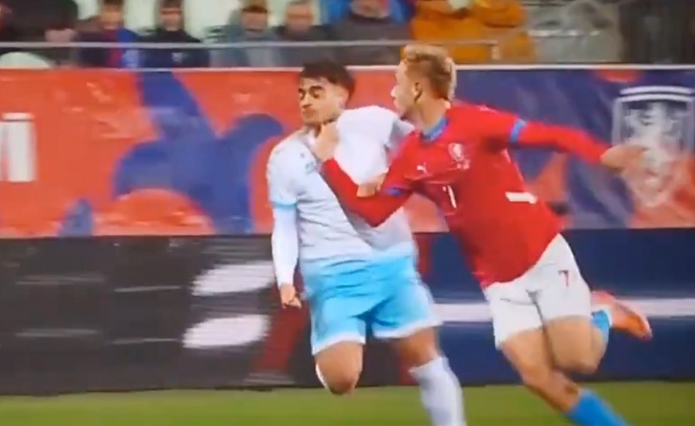 Błąd polskiego sędziego w Europie? Za to dał karnego. Mamy tłumaczenie [WIDEO]