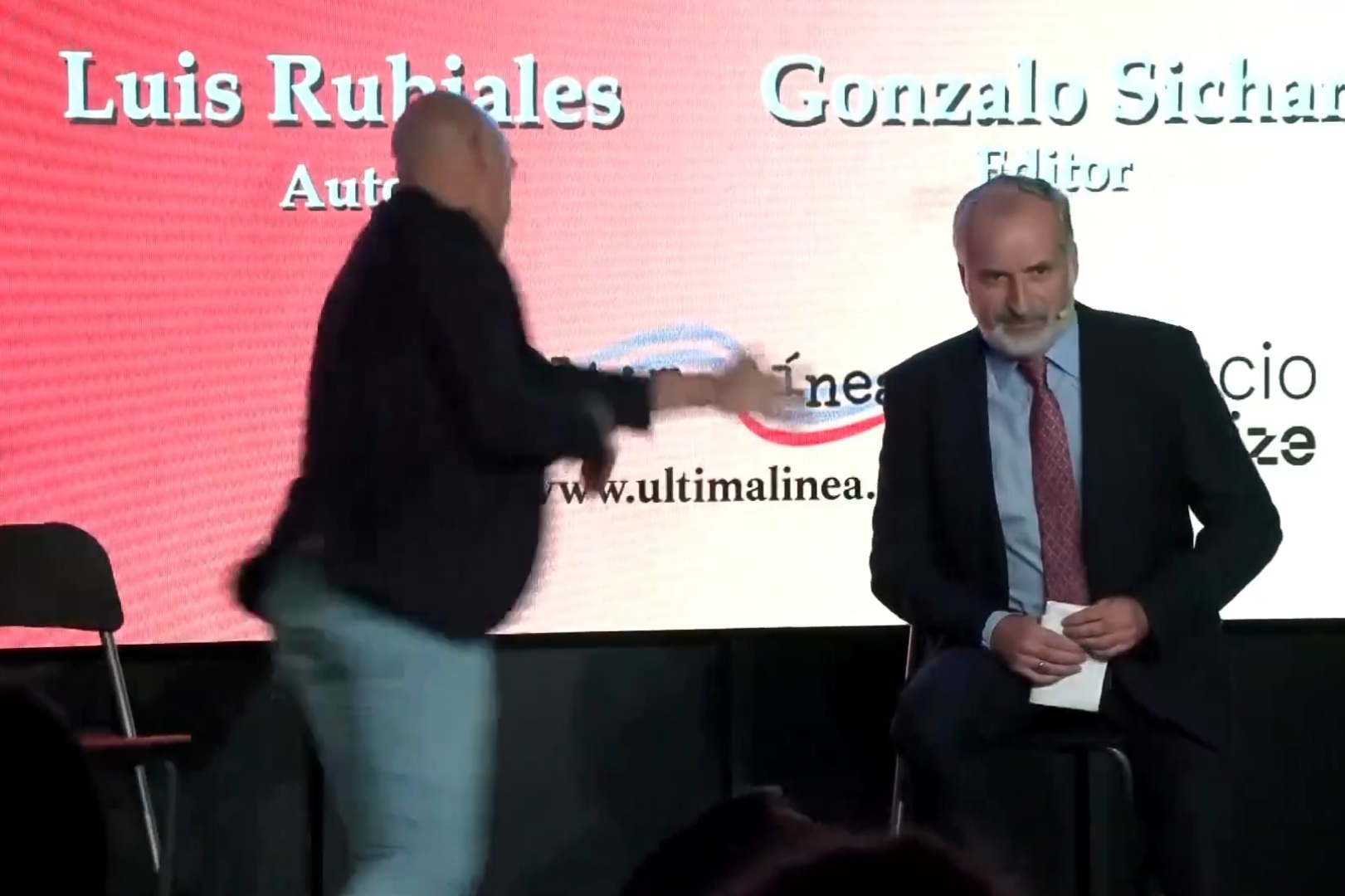 Znany działacz obrzucony jajkami. Sceny w Hiszpanii [WIDEO]