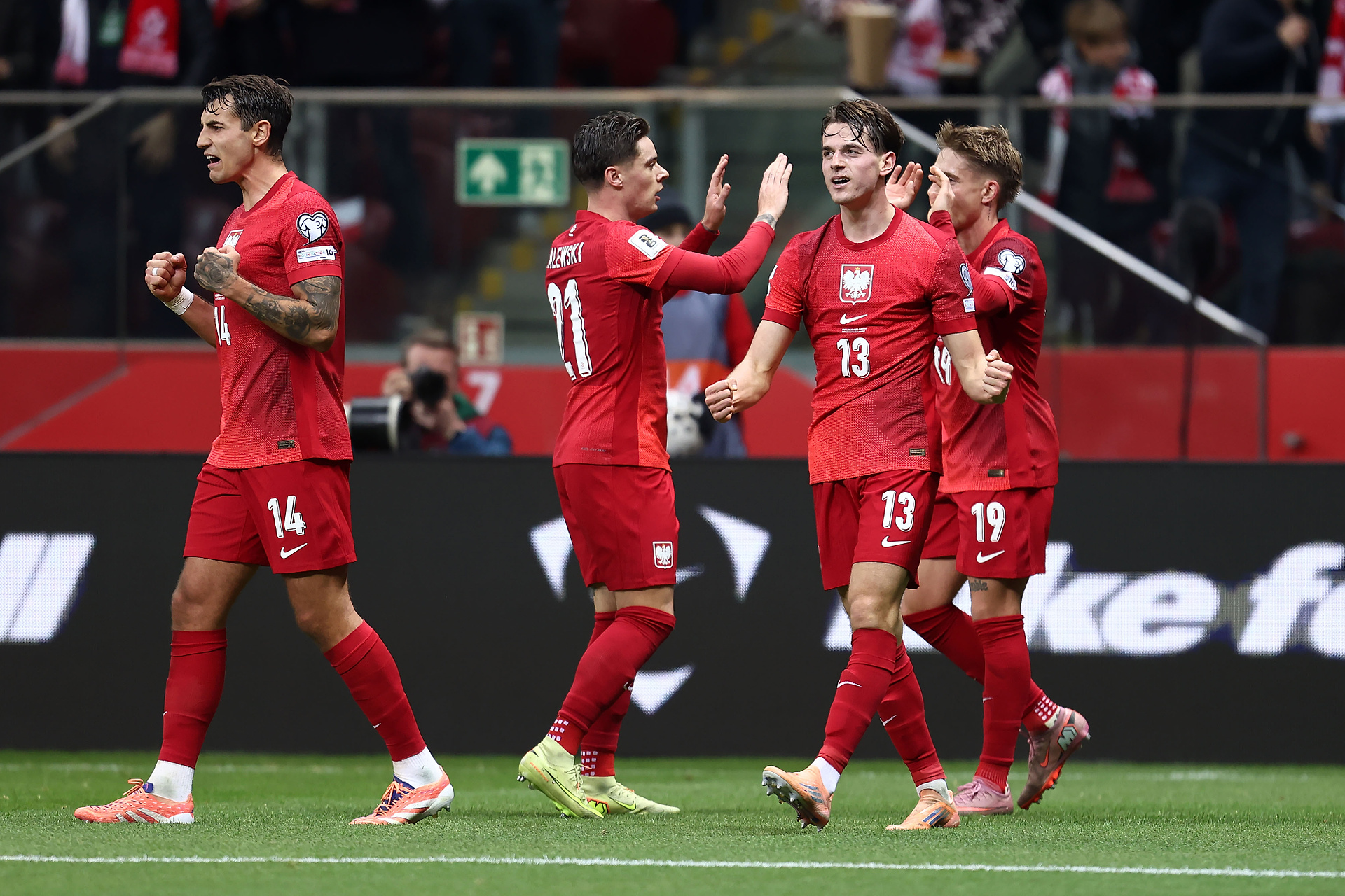 Szaleństwo po meczu Polski. "Dziękuję Urbanowi, taką kadrę chce się oglądać"
