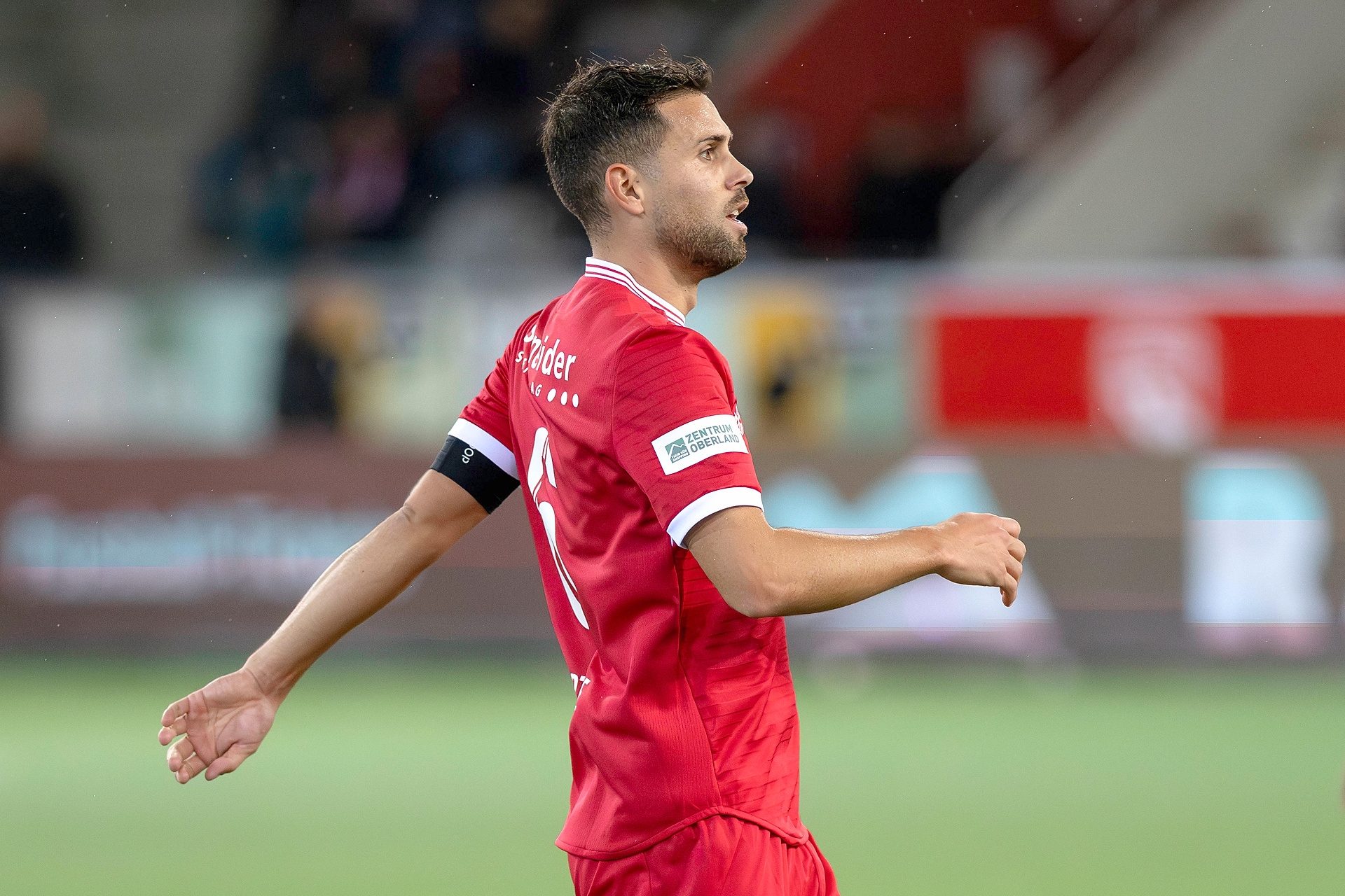 Beniaminek idzie na mistrza! Odjeżdża rywalom. 20 lat po sensacyjnym awansie do Ligi Mistrzów