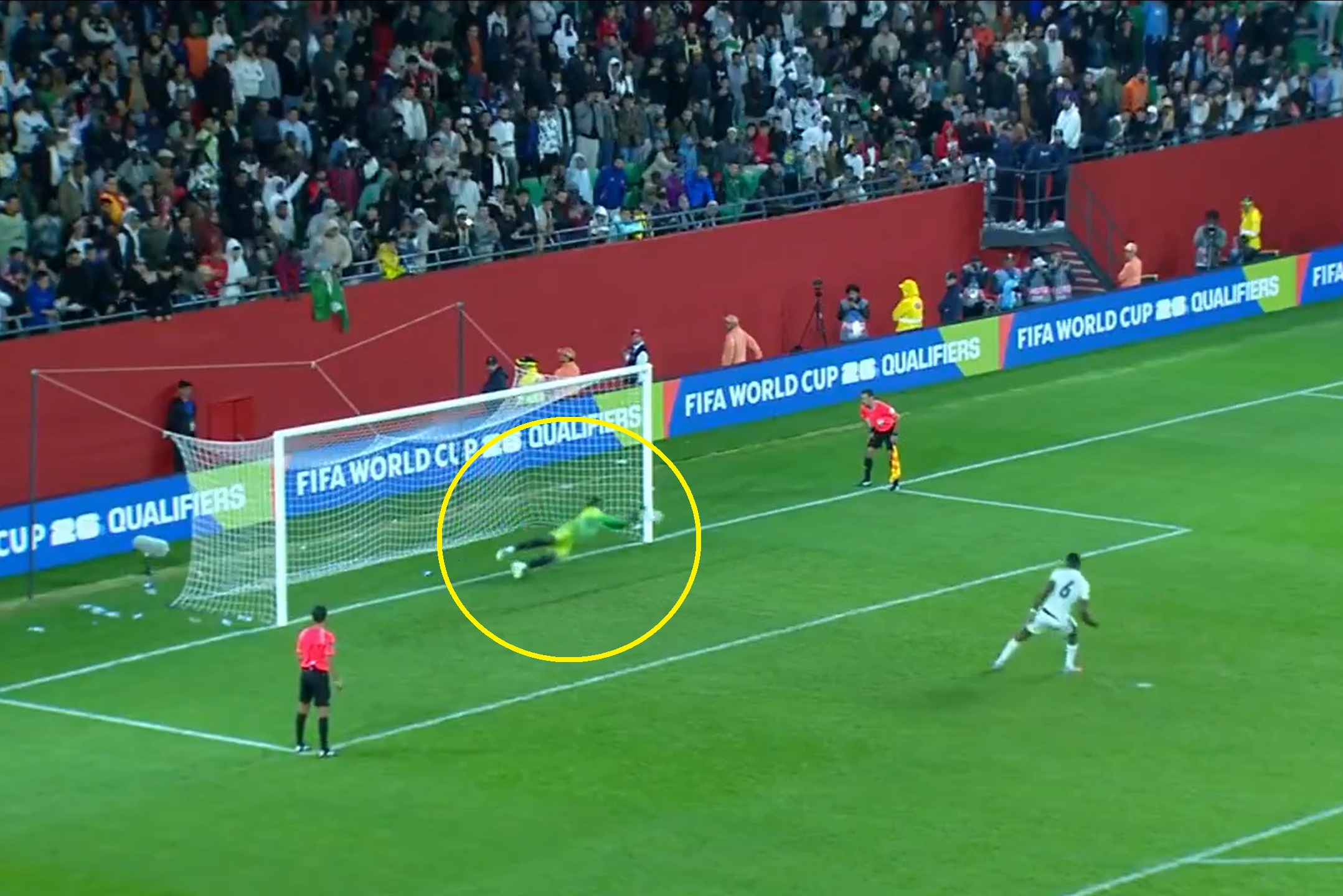 Wszedł tylko na karne i wygrał mecz. Bramkarz bohaterem w eliminacjach MŚ [WIDEO]