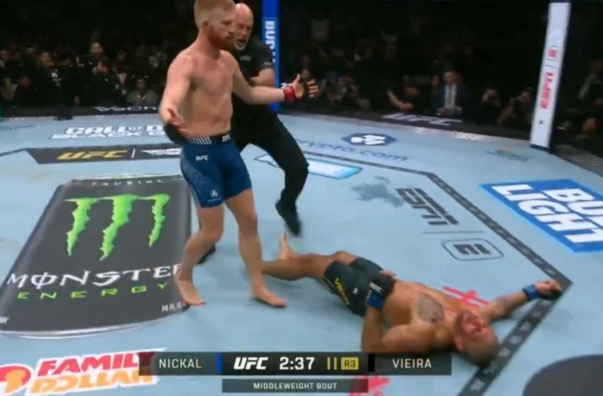 Potworny nokaut na gali UFC. Momentalnie zesztywniał [WIDEO]