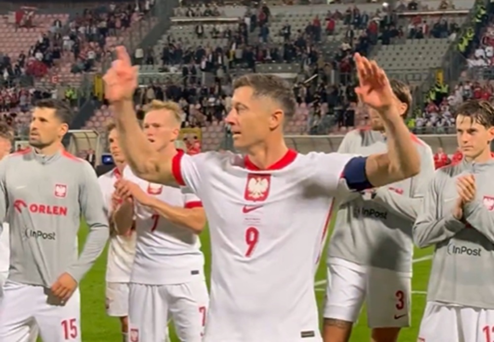 Tak Lewandowski świętował z kibicami. Co za sceny! [WIDEO]