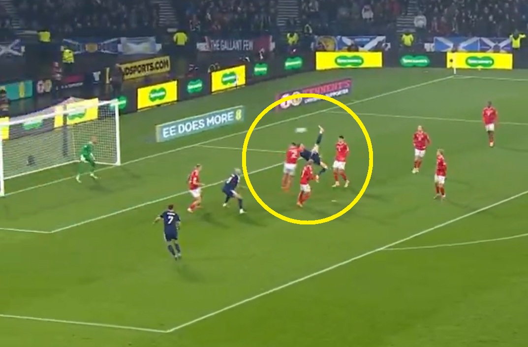 Co za gol gwiazdy Napoli. Polacy mogli złapać się za głowę [WIDEO]