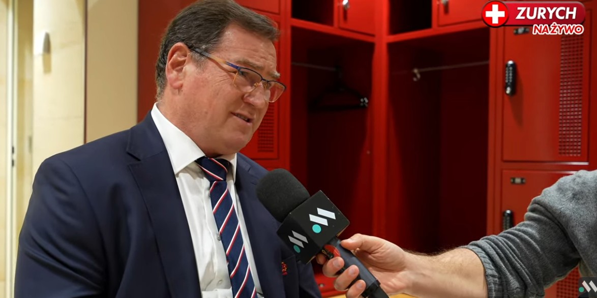 Urban wskazał pozycję, przy której ma dylemat. Oto jego plan na baraże