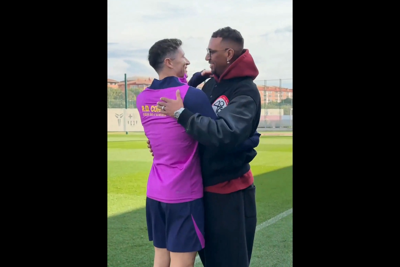 Specjalny gość na treningu Barcelony. Lewandowski dobrze go zna [WIDEO]