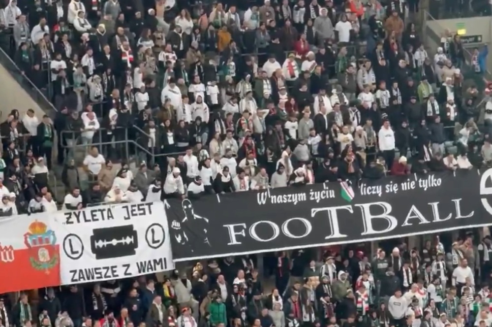 Kibice Legii wykrzyczeli, co myślą o piłkarzach. Jasny przekaz [WIDEO]