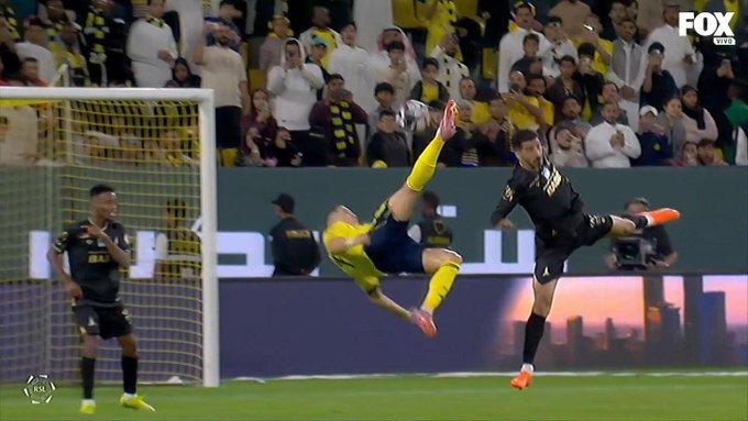 Kosmiczny gol Ronaldo! Spektakularna przewrotka [WIDEO]