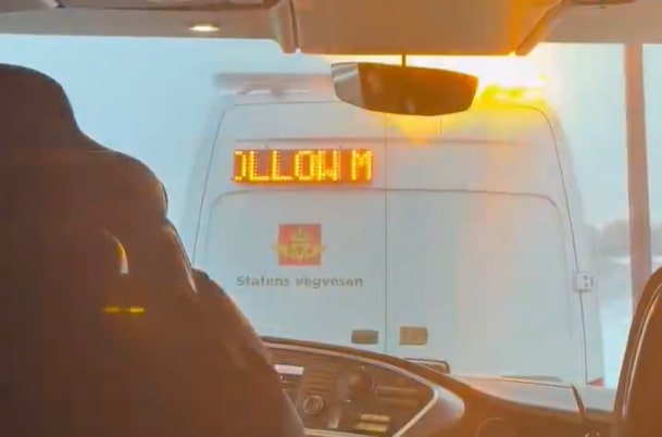 Autokar polskich skoczków zatrzymany przez służby. Utrudnienia w drodze na zawody